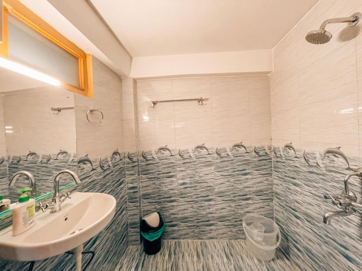 Madpackers Jibhi - Of Streamsides & Waterfalls Exterior foto